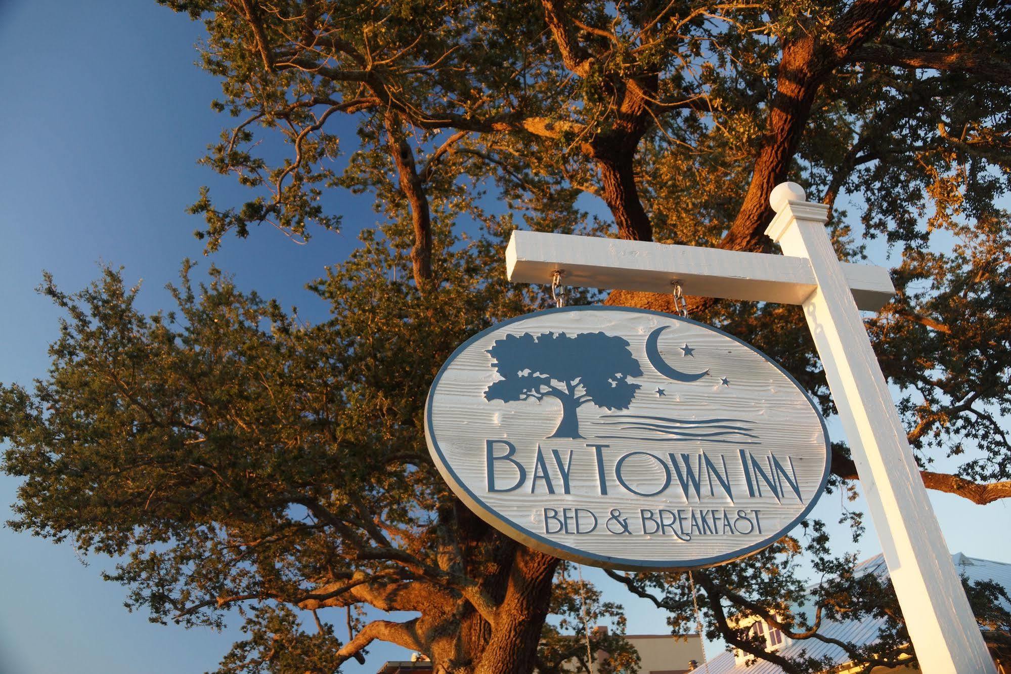 Bay Town Inn Бей-Сент-Луис Экстерьер фото